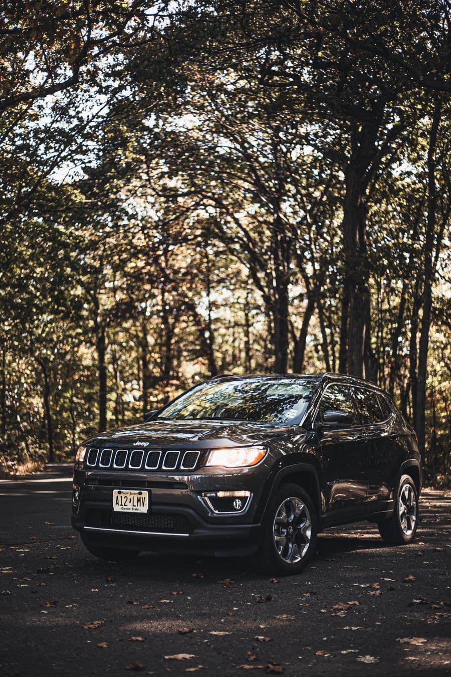 Jeep Compass preto em exemplo de negociação